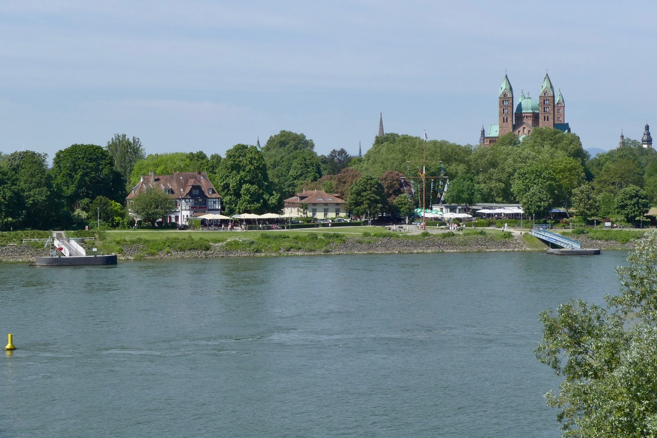 Biergarten 'Hammer' am Rheinufer