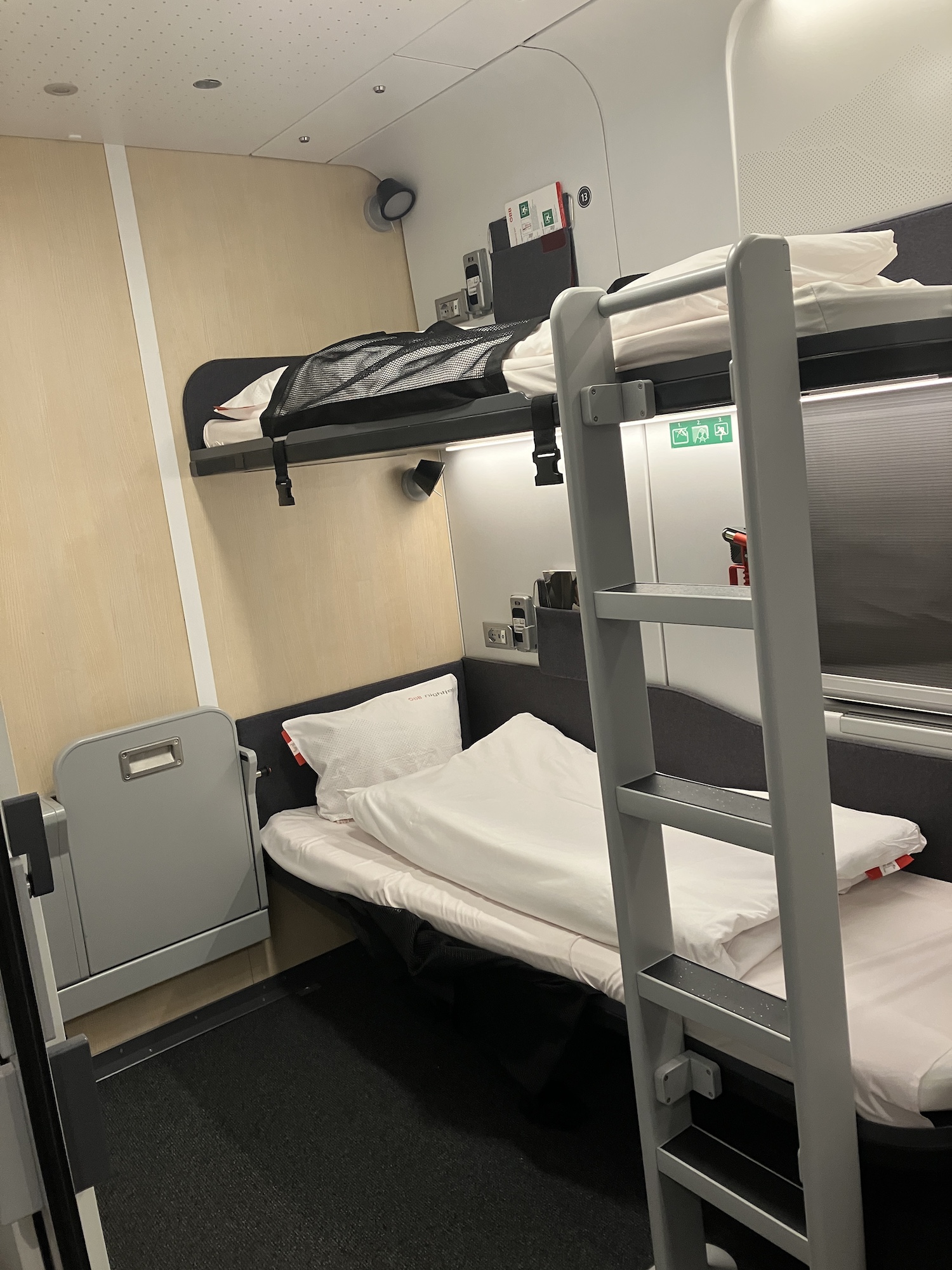 Rolliabteil (Hälfte) des ÖBB Nightjet HH - Innsbruck