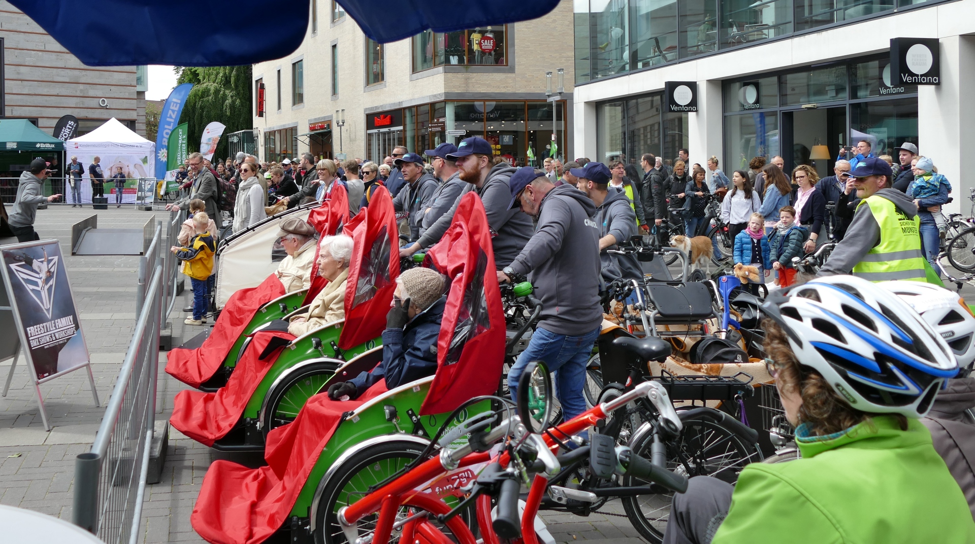 Mit den Rikschas der Kommunalen Stiftungen Münster und Piloten von Chance e.V. fuhren die ältesten unserer Teilnehmenden auf der 10 km Strecke