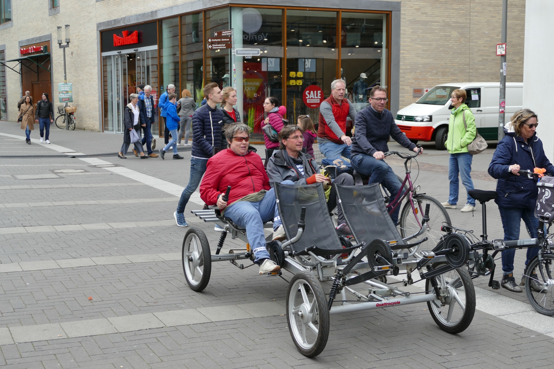 Quattrocycle, Leihgabe von 123-Rad (Radius)<br />mit (v.l.) Moni, Andreas K. Bittner (1. Vorsitzender des ADFC Münsterland und Organisator der Tandemtour)