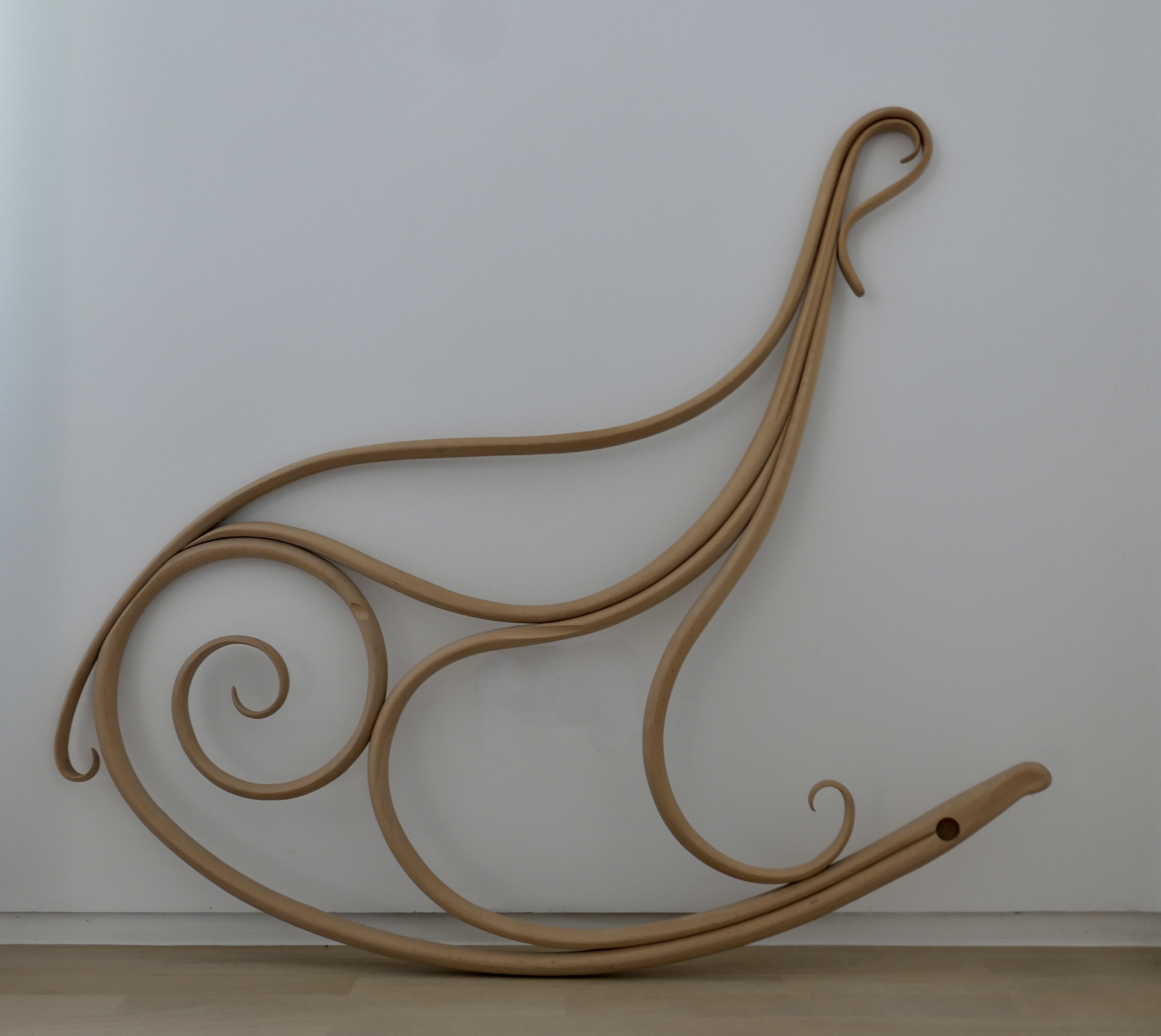 Seitenteil eines Thonet Bugholzschaukelstuhl