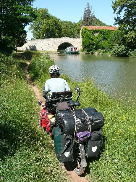 Am Canal du Midi: single-trail mit bepacktem Pino - aber es gab auch bessere Radwege