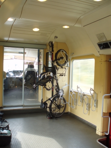 Wieder in Deutschland. Für den IC muss man die Stange vorn ein bisschen einfahren, dann passt es prima.