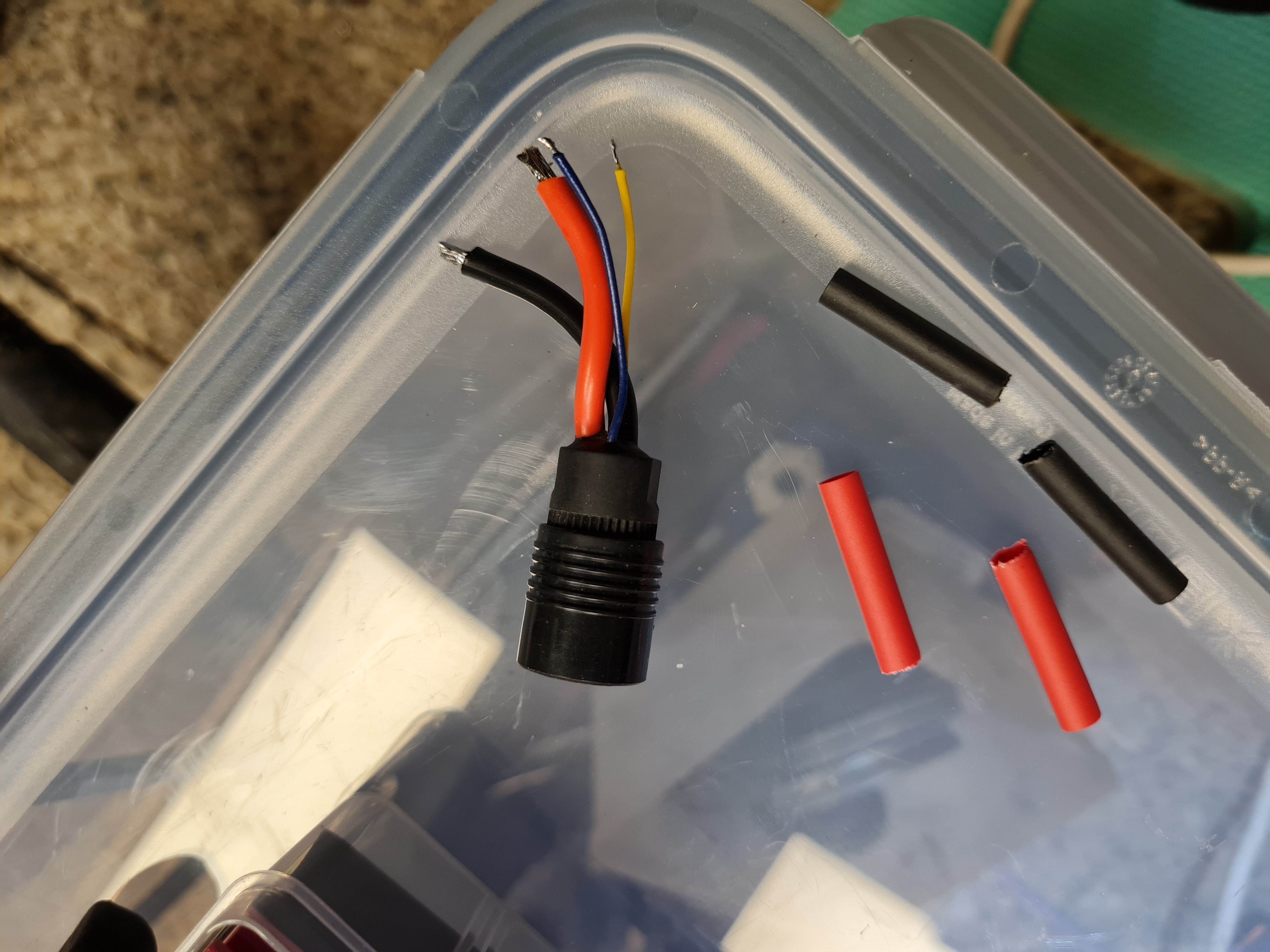 Vorbereiten zum Kabel verlöten