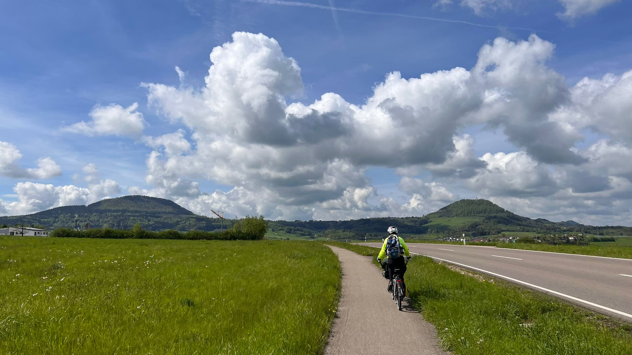 auf dem Rückweg mit den Dreikaiserbergen (vl: Stuifen, Rechberg, Hohenstaufen (dazwischen noch die Ruine Rechberg)