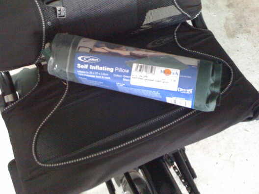 Klettverschluß unter dem Sitz wieder schließen - fertig