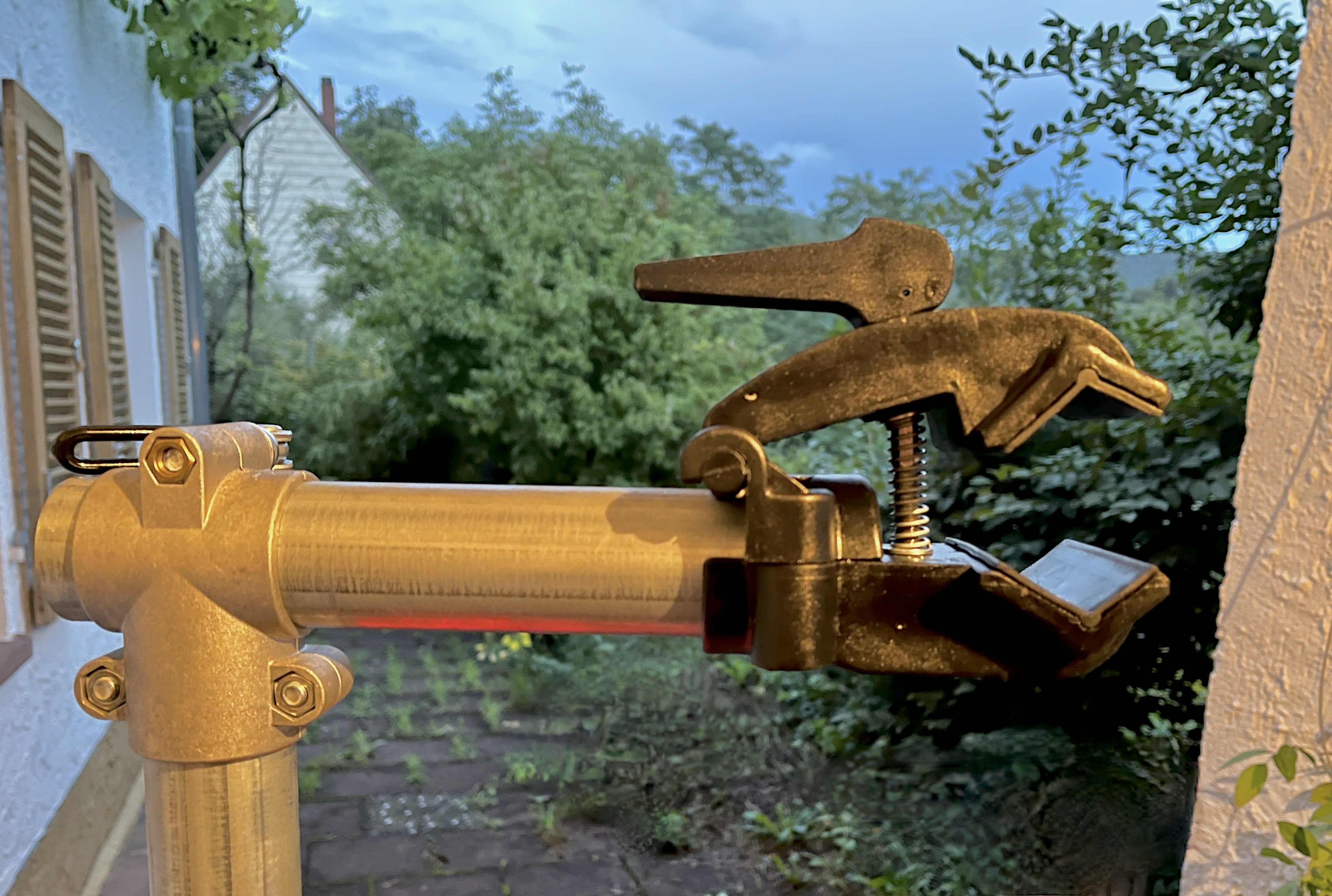 Tragearm mit Befestigung