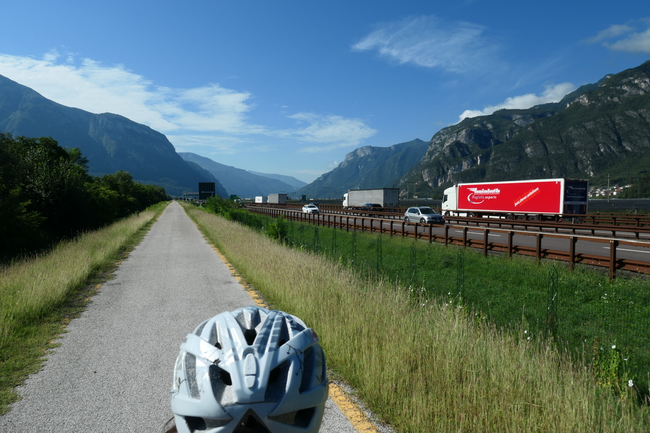 Autobahn-Parallelradeln