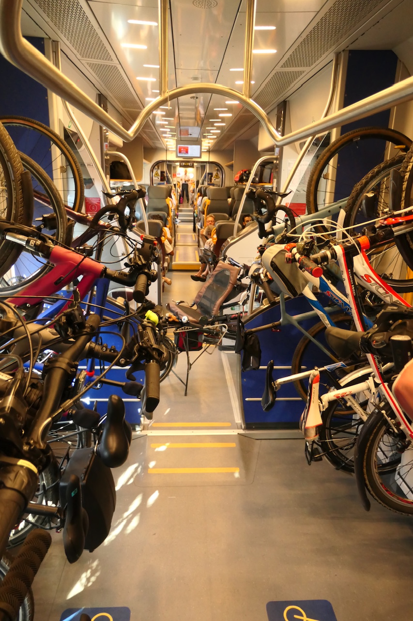 Rückfahrt im vollen Zug