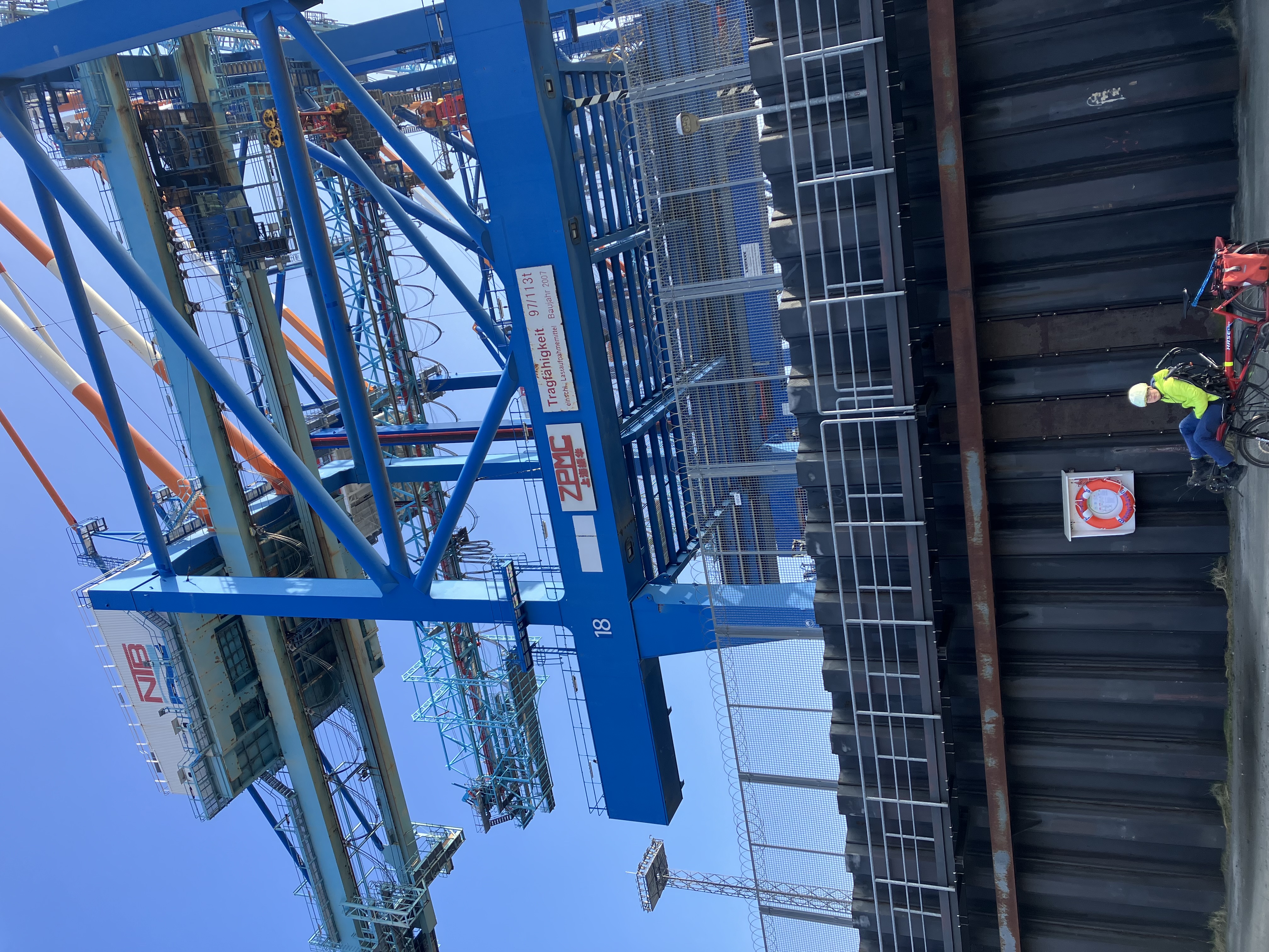 Containerbrücke mit Pino