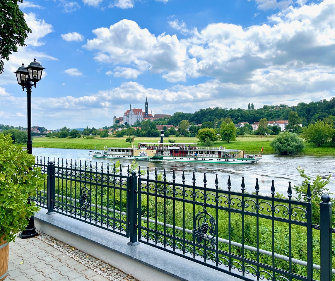 Elbe-Raddampfer-Meißener-Domberg