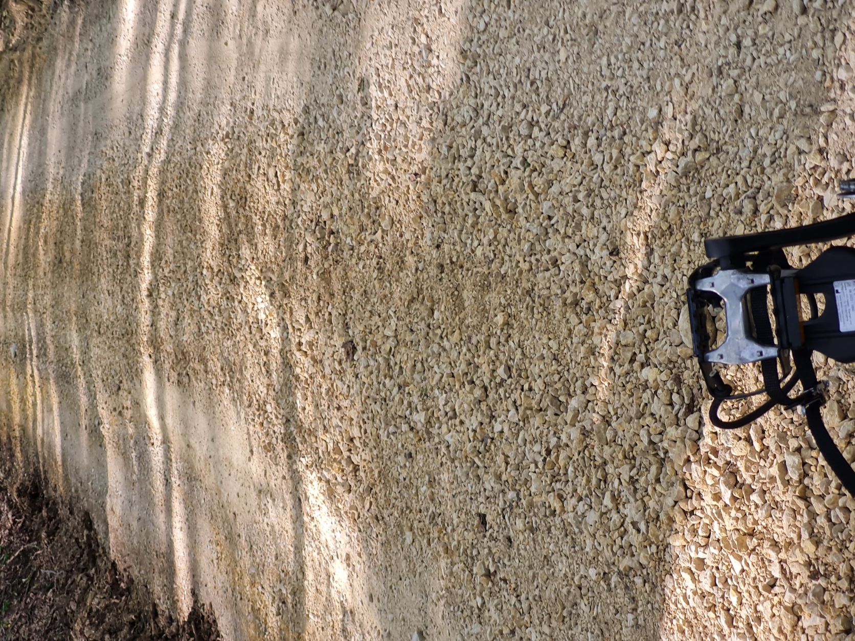 neu eingeschotterter aber nicht verdichteter Weg am Bargauer Kreuz