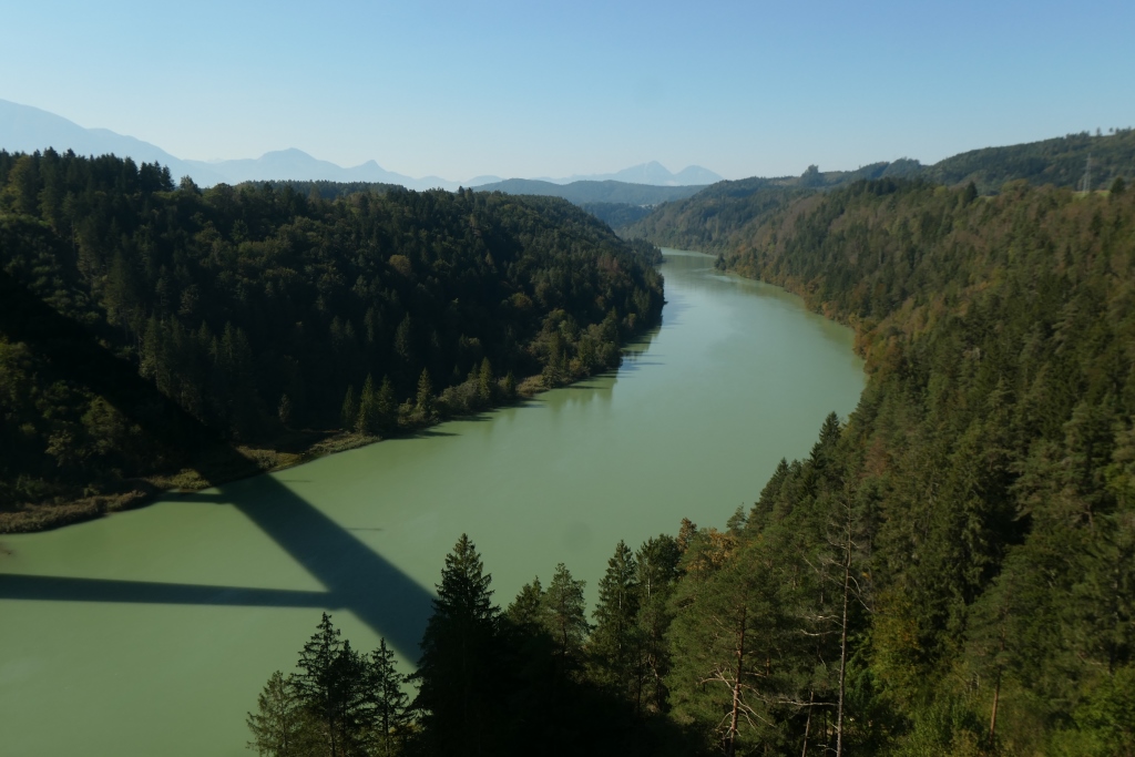 tiefes Drautal von hoher Zugbrücke