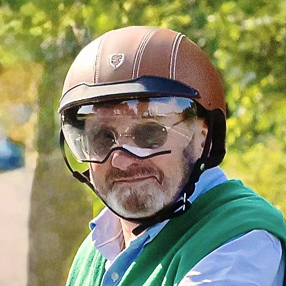 Helm-mit-Sichtschutz.jpeg