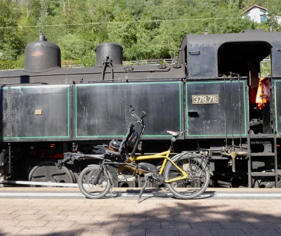 Durchsicht des Lowriders mit kleiner Packtasche