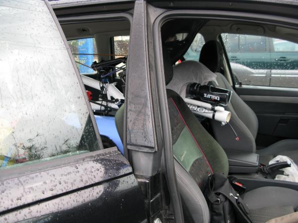 Pino bei den Vordersitzen