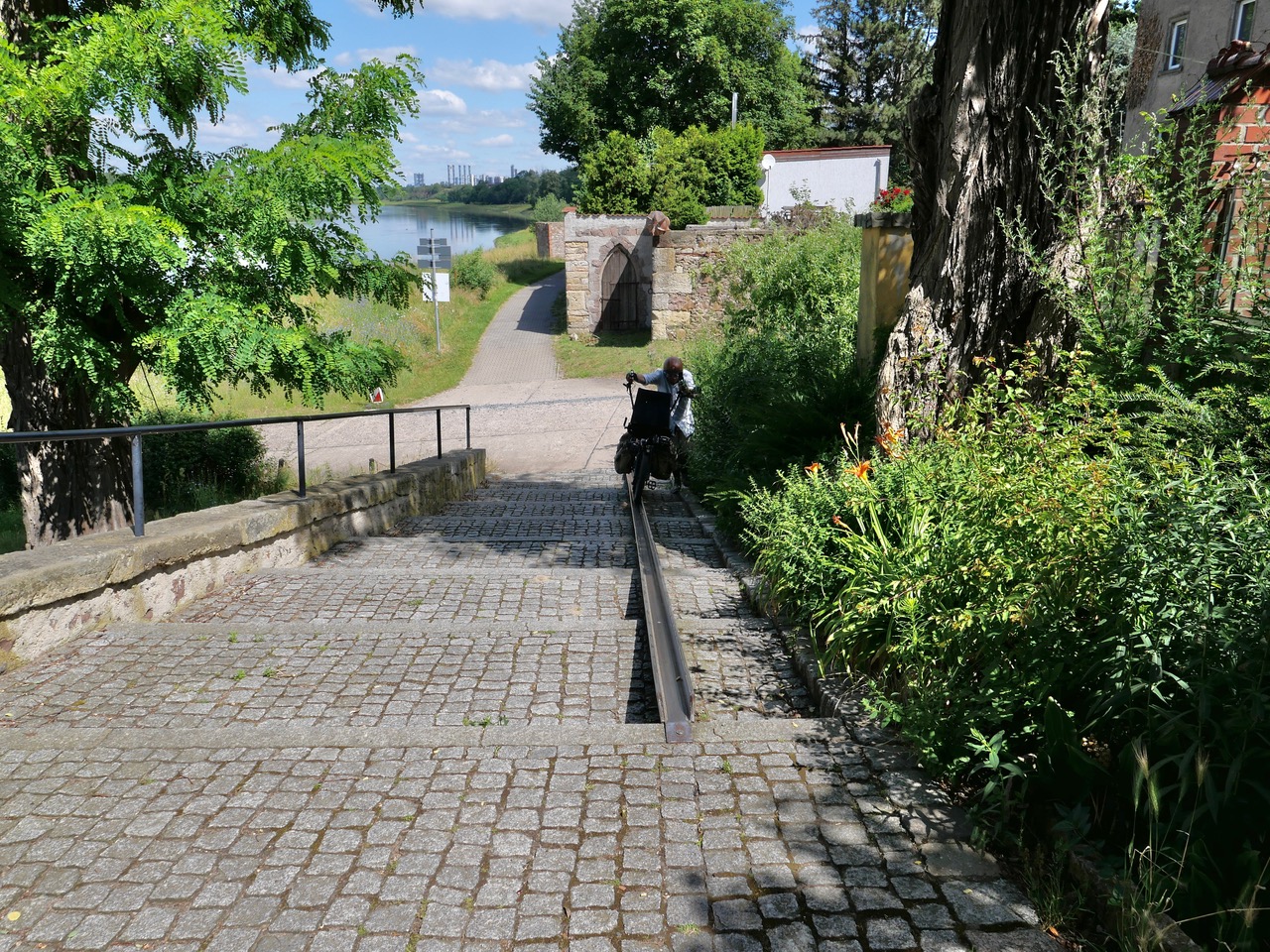 08-Elberadweg-Schiebeleiste.jpeg