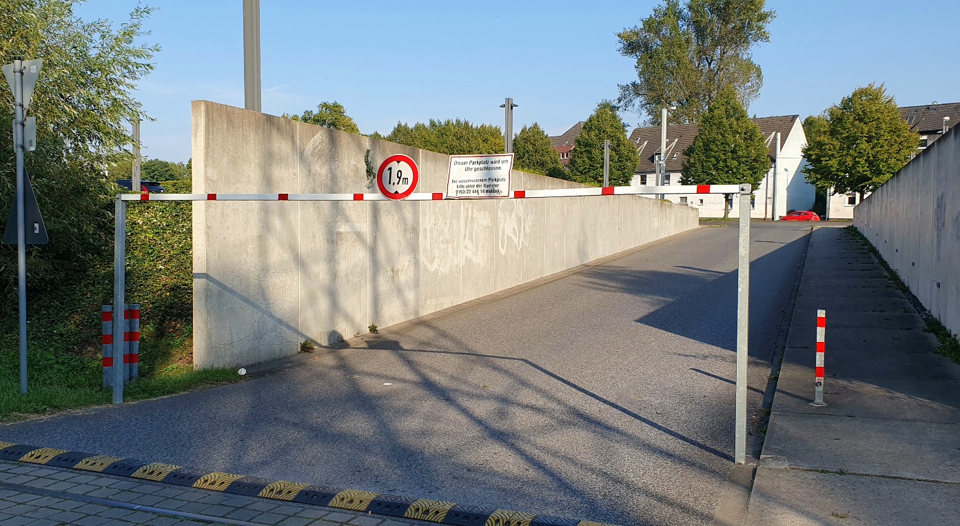 Einfahrthöhe Parkplatz Zollverein.jpg